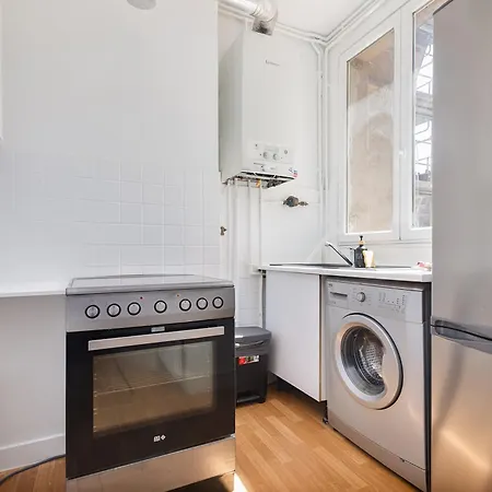 63 M2 Parisian Charm Ideal For Work And Relaxation
