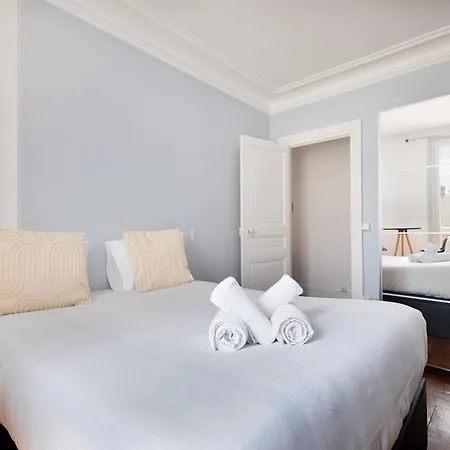 63 M2 Parisian Charm Ideal For Work And Relaxation *