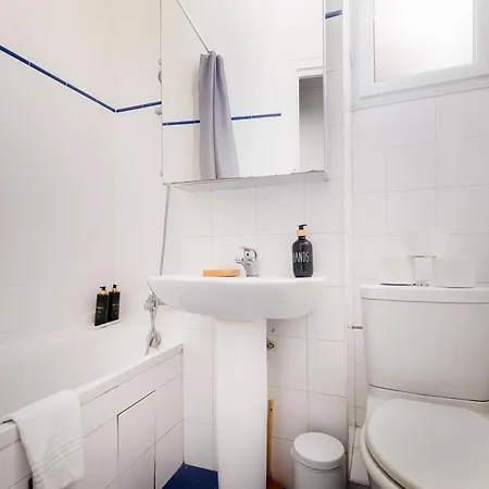 63 M2 Parisian Charm Ideal For Work And Relaxation *
